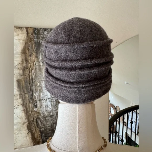 Scala Collezione 100% Wool Gray Flower Wool Cloche Hat - Picture 4 of 6